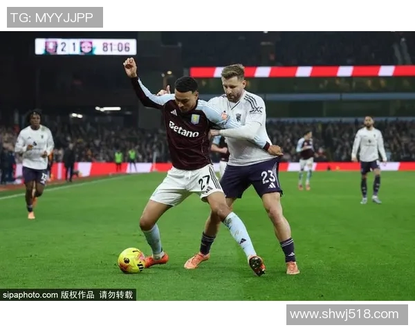 足球明星赛场致命失误瞬间回顾引发球迷热议与反思