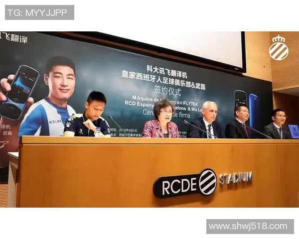 足球明星简介及其成就的英文翻译与解析